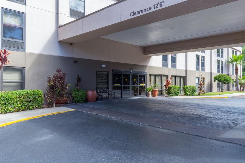 Spark By Hilton Tampa Brandon Экстерьер фото