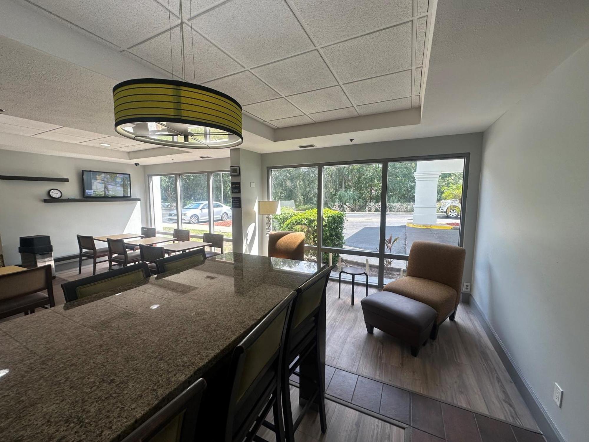 Spark By Hilton Tampa Brandon Экстерьер фото