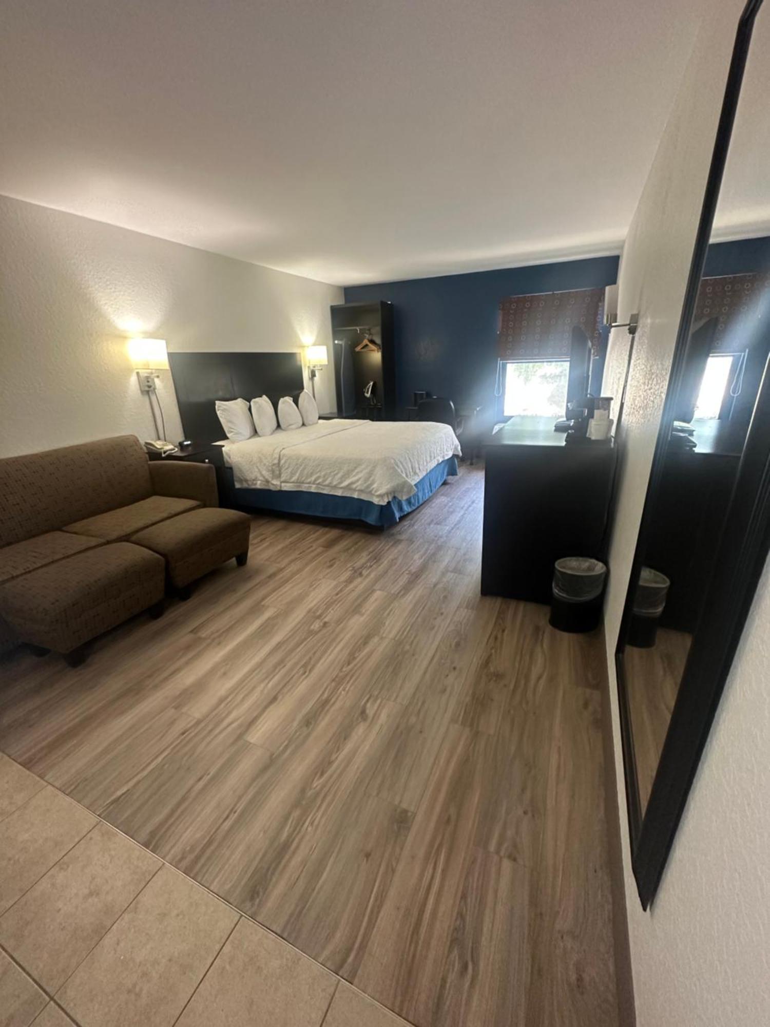Spark By Hilton Tampa Brandon Экстерьер фото