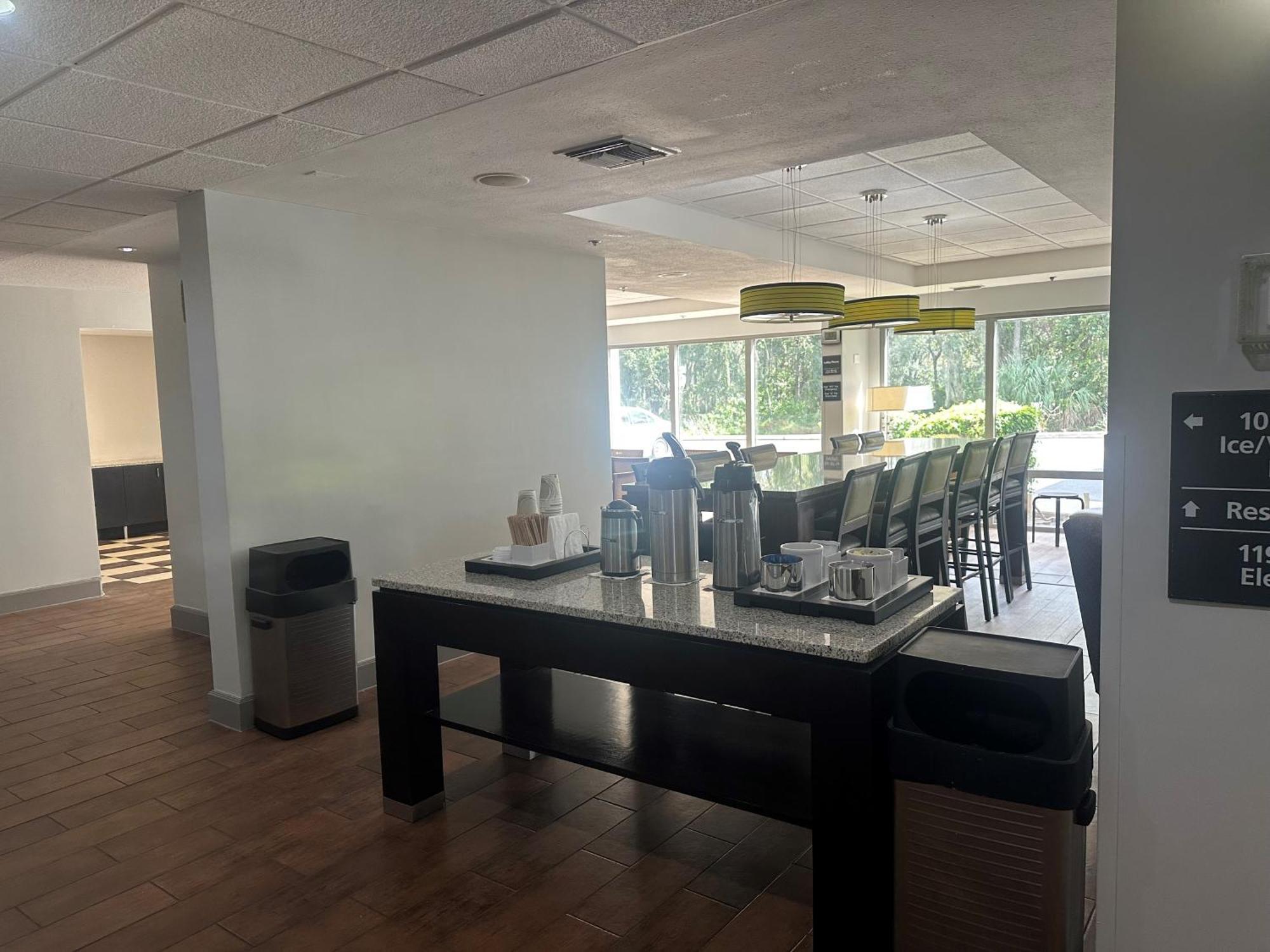 Spark By Hilton Tampa Brandon Экстерьер фото