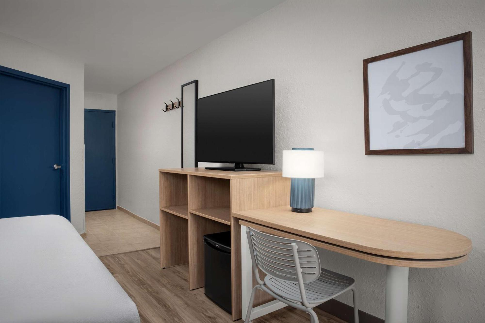 Spark By Hilton Tampa Brandon Экстерьер фото